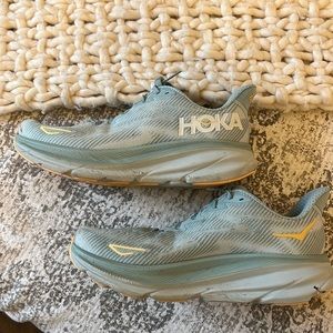 Hoka Clifton 9 women’s sneakers